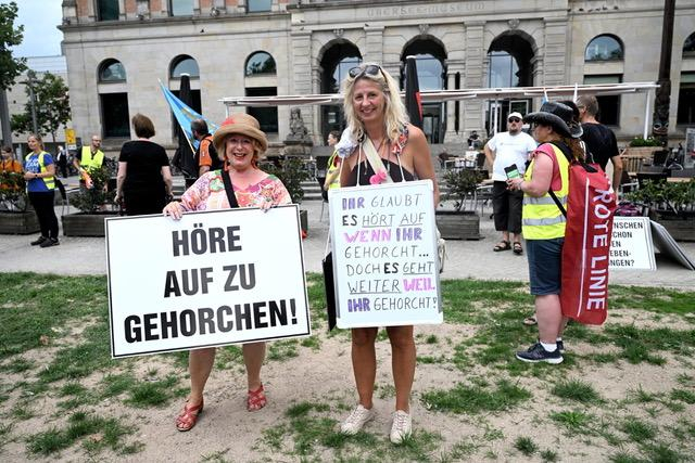 Veranstaltung: „Endlich das System stürzen“ – Die verschwörungsideologische Szene in Bremen und Bremerhaven „Endlich das System stürzen“ – Die verschwörungsideologische Szene in Bremen und Bremerhaven